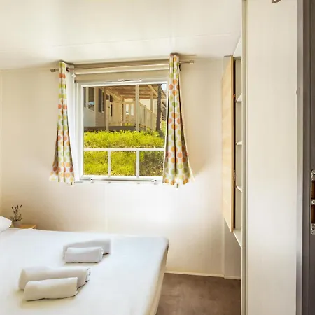 Kamp Nice Stacaravan In Pula With House Sea View 2*