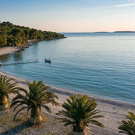 Nice Stacaravan In Pula With House Sea View Кемпинг Пула