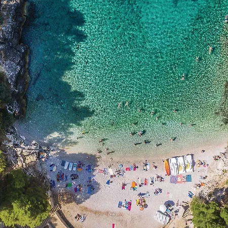 Nice Stacaravan In Pula With House Sea View Kamp Pula