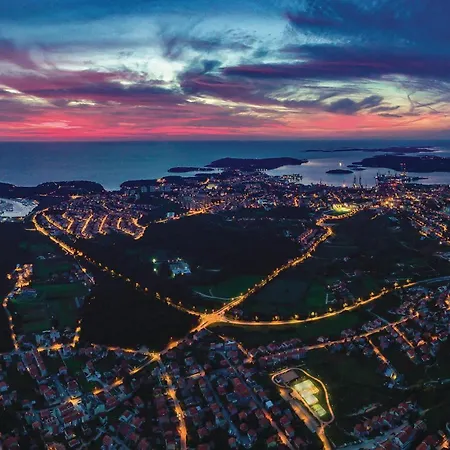 Stunning Stacaravan In With Wifi Κάμπινγκ Πούλα